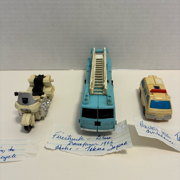 Transformers - 1986 Takara / Hasbro Vehicles - Fire truck, Motorcycle, Ambulance - Picture 3 of 9